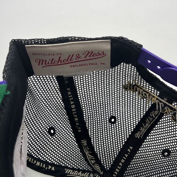 Mitchell & Ness Lakers NBA Finals Champions Classics Trucker Snapback Hat- NWT - Picture 5 of 7